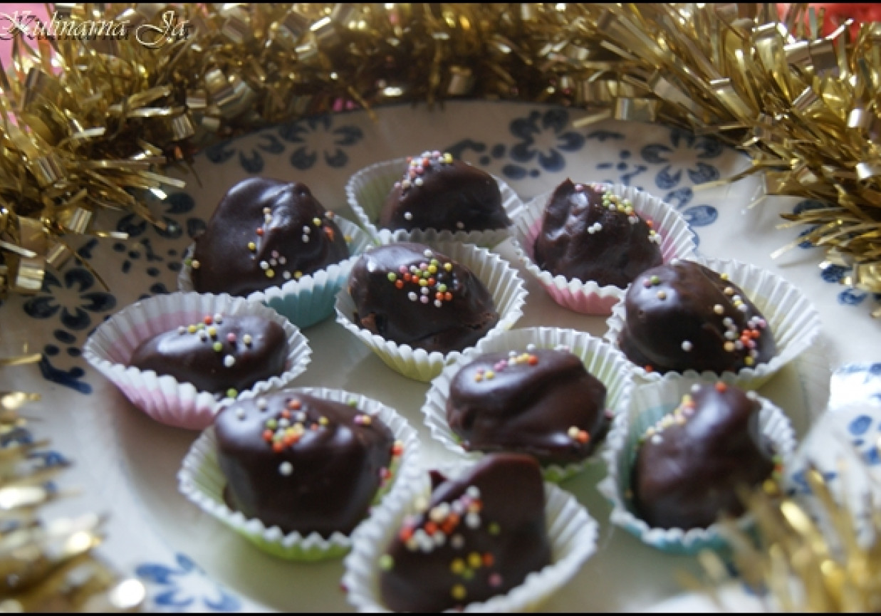 Rumowe śliwki w czekoladzie foto