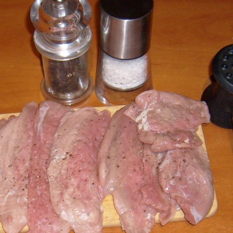 Krok 1 - Rumsztyk z polędwiczki wieprzowej z cebulką i przyprawami foto
