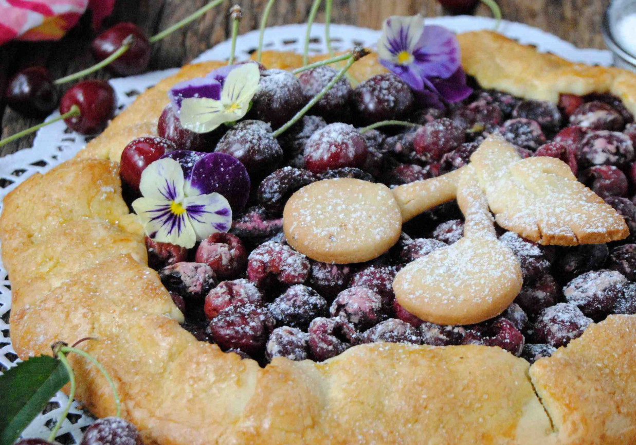 Rustykalna tarta czereśniowo- czekoladowa foto