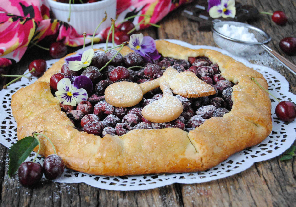 Rustykalna tarta czereśniowo- czekoladowa foto