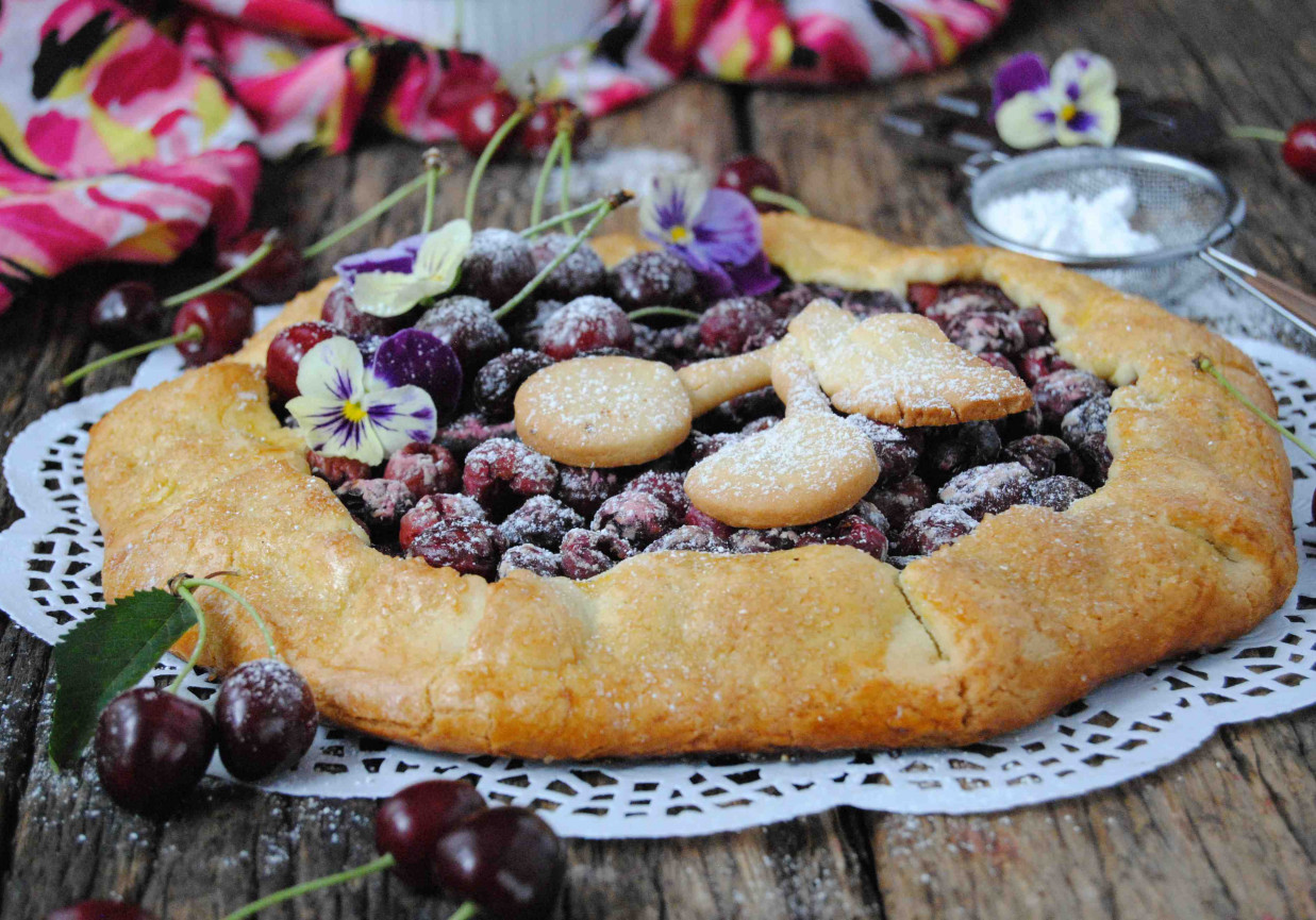 Rustykalna tarta czereśniowo- czekoladowa foto