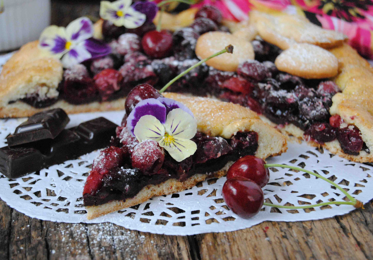 Rustykalna tarta czereśniowo- czekoladowa foto