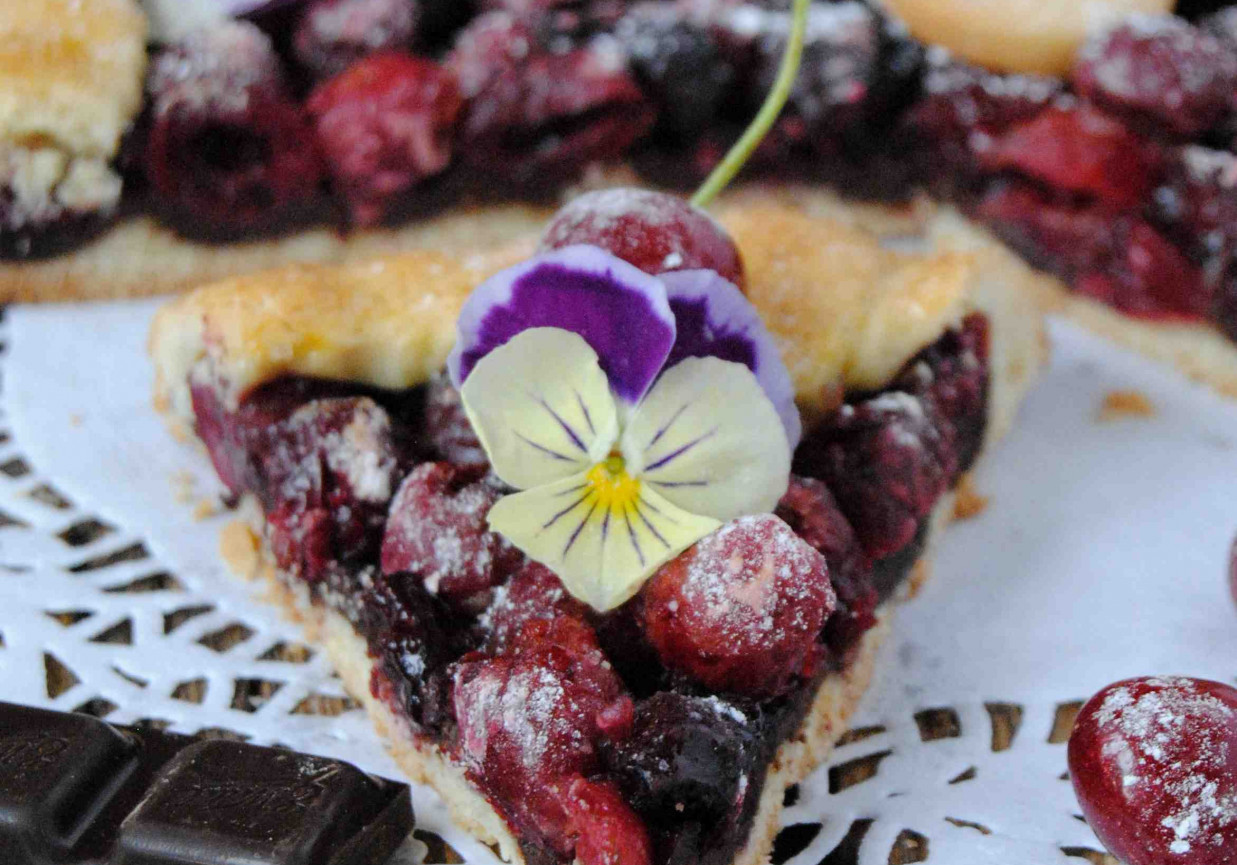 Rustykalna tarta czereśniowo- czekoladowa foto