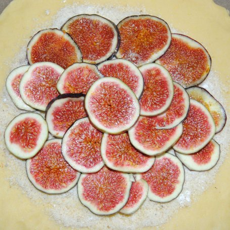 Krok 2 - Rustykalna tarta z figami foto
