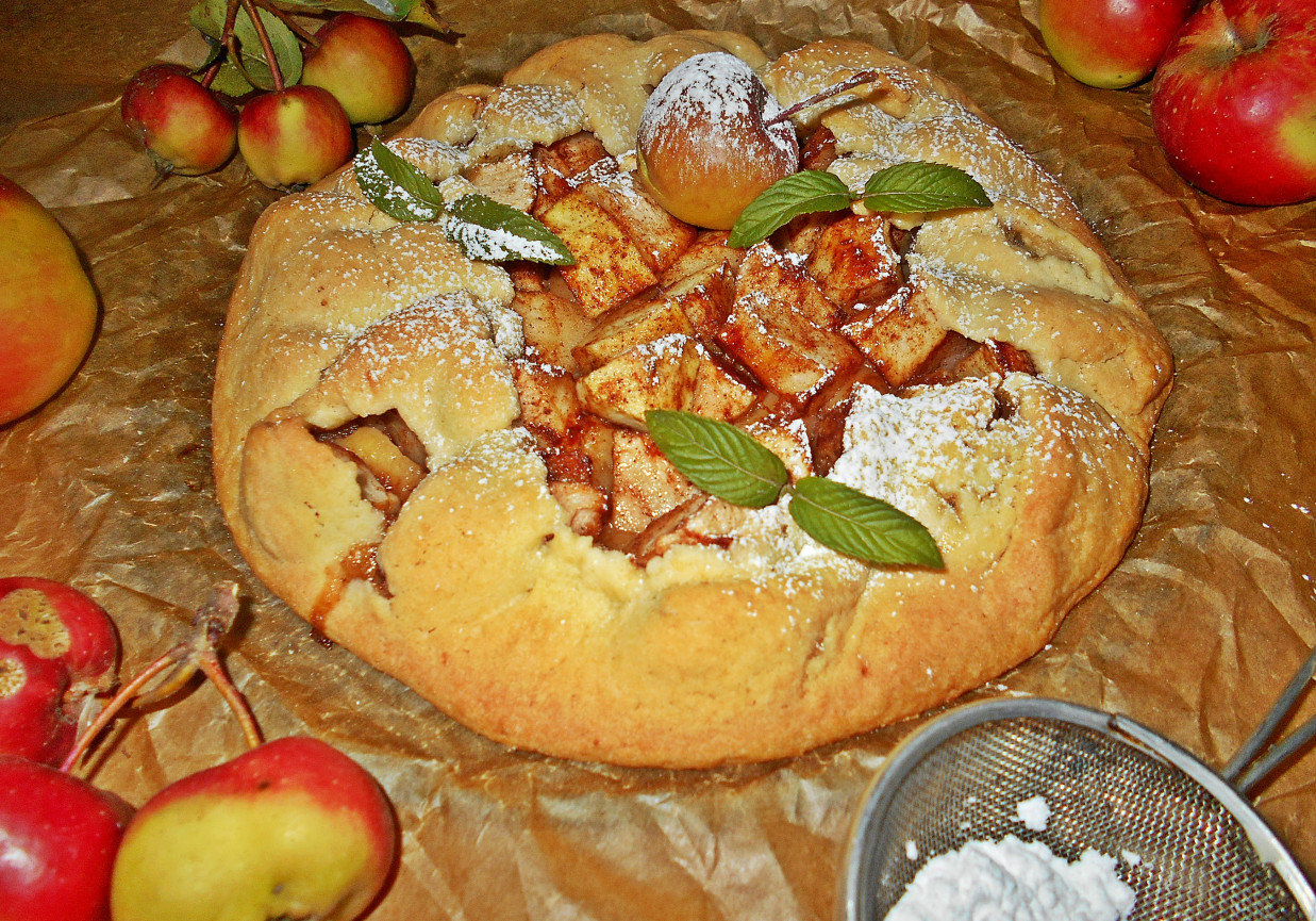 Rustykalna tarta z jabłkami foto