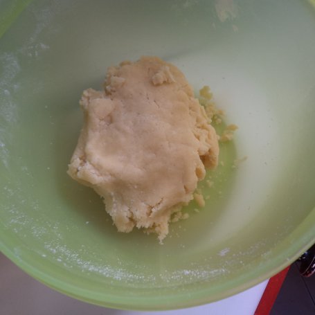 Krok 2 - Rustykalna tarta z malinami :) foto