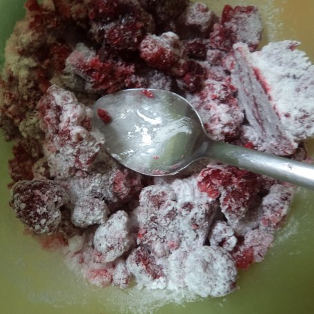 Krok 4 - Rustykalna tarta z malinami :) foto