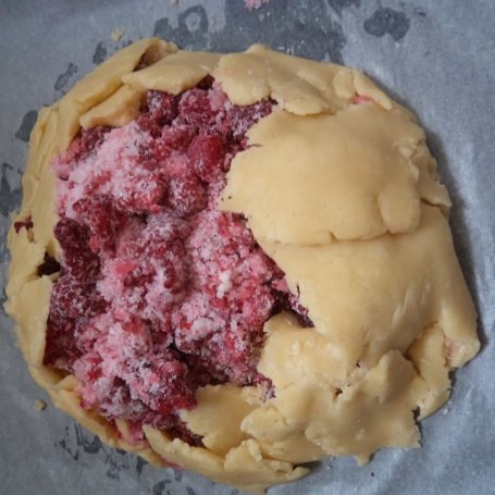 Krok 5 - Rustykalna tarta z malinami :) foto