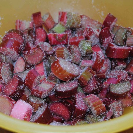 Krok 2 - Rustykalna tarta z rabarbarem i różą foto