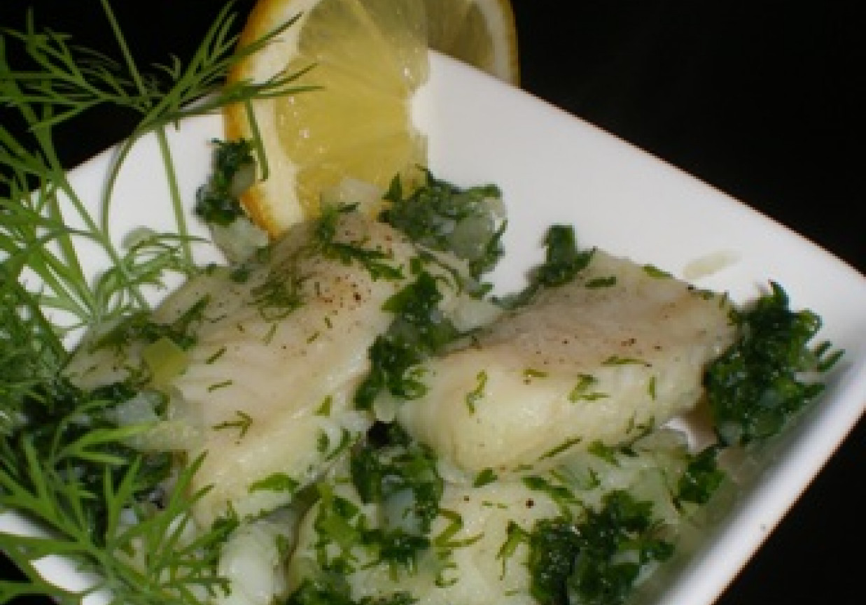 Ryba gotowana na zielono foto