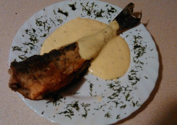 Fotografia przedstawiająca Ryba w aromatycznym sosie cytrynowym