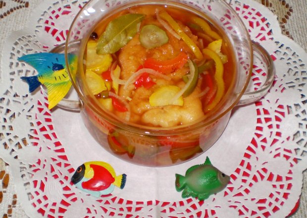 Fotografia przedstawiająca Ryba w cieście w pomidorowej zalewie :