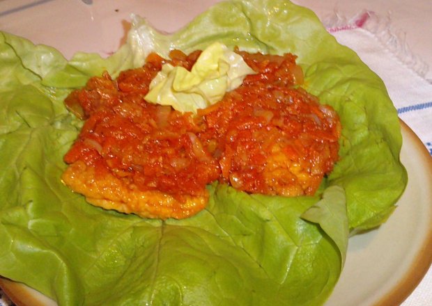 Fotografia przedstawiająca Ryba w cieście w sosie słodko-kwaśnym lub chilli