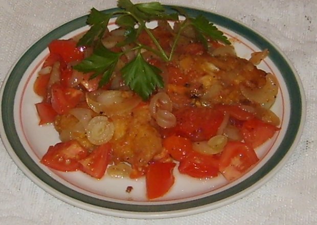 Fotografia przedstawiająca Ryba w pomidorach