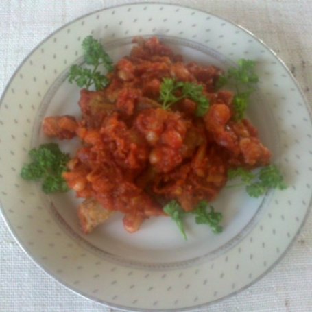 Krok 6 - Ryba w sosie pomidorowym z białą fasolą foto