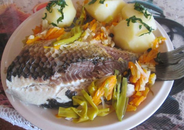 Fotografia przedstawiająca Ryba w warzywach