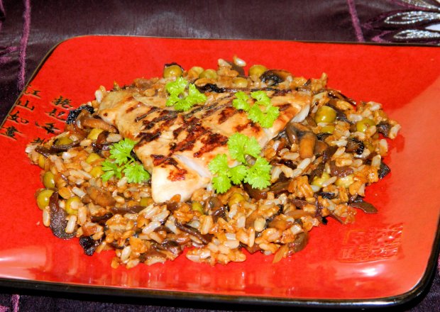 Fotografia przedstawiająca Rybka na chińskich ryżu