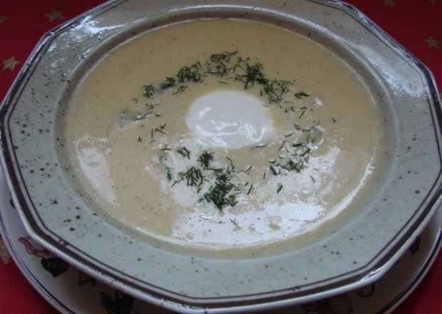 Fotografia przedstawiająca Rybna zupa kremowa z kaszą jaglaną