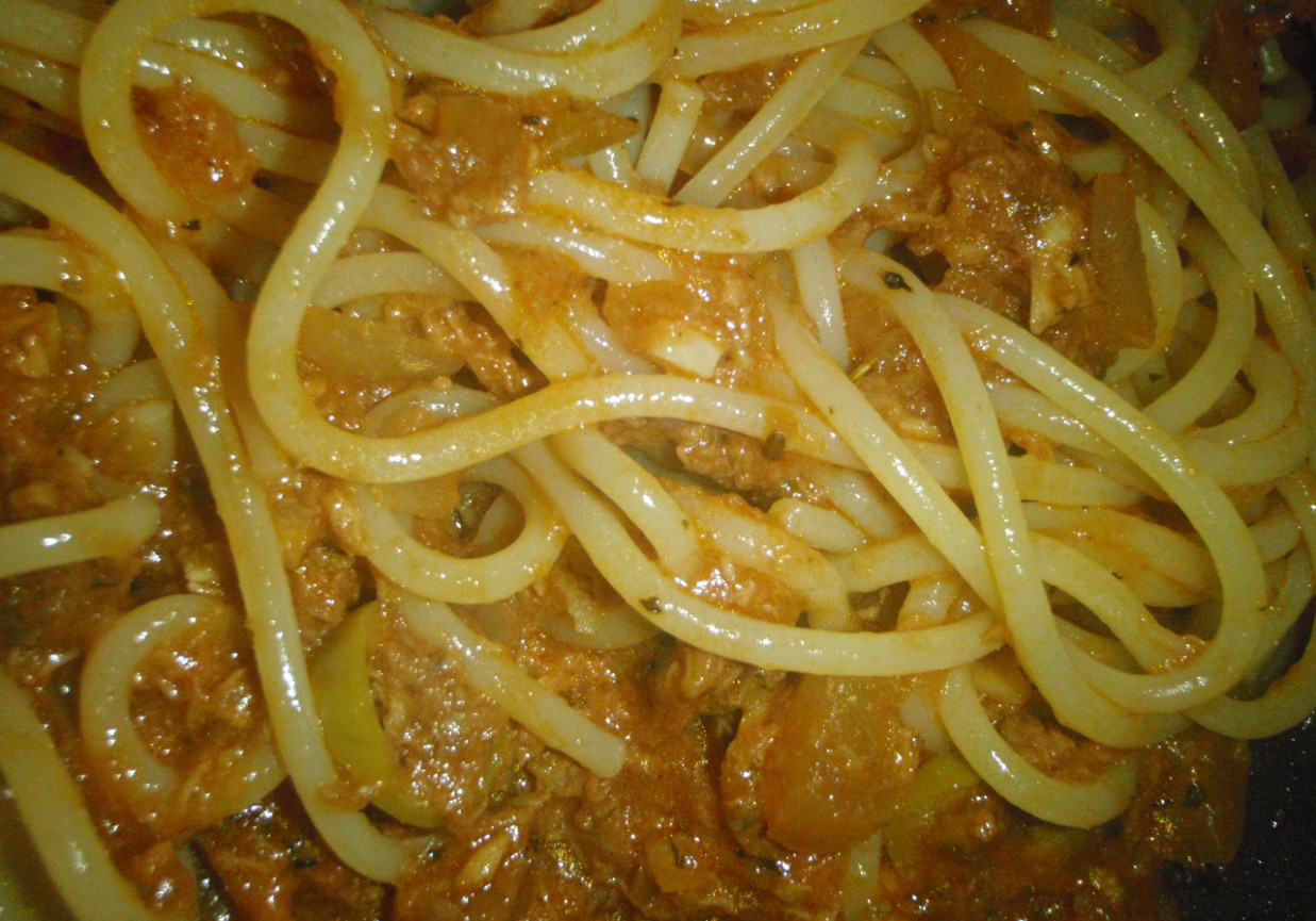 rybne spaghetti z tuńczykiem foto