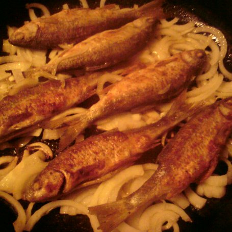 Krok 3 - Ryby smażone z cebulką foto