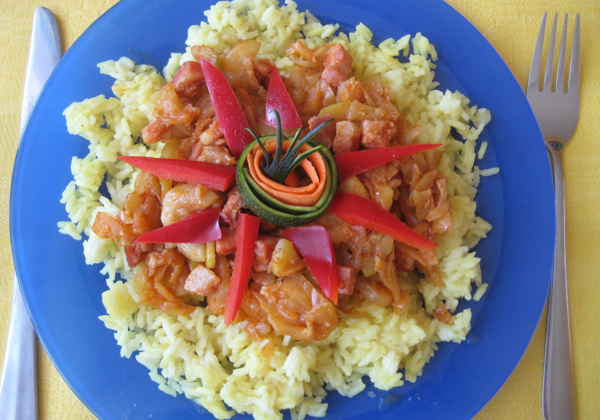 Ryż curry z cukinią i boczkiem foto