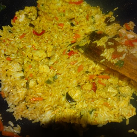 Krok 3 - Ryż curry z kurczakiem i warzywami foto