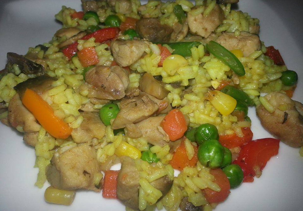 Ryż curry  z kurczakiem i warzywami foto