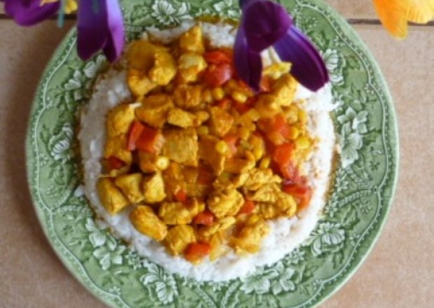 Fotografia przedstawiająca Ryż curry z kurczakiem