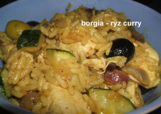 Fotografia przedstawiająca Ryż curry z kurczakiem
