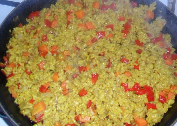Fotografia przedstawiająca Ryż curry z warzywami