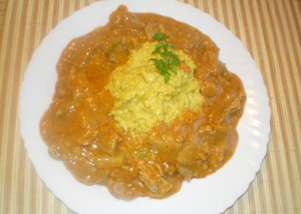 Fotografia przedstawiająca Ryż kleisty z curry i parmezanem