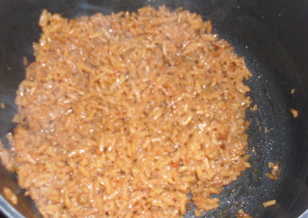 Fotografia przedstawiająca ryż na brązowo