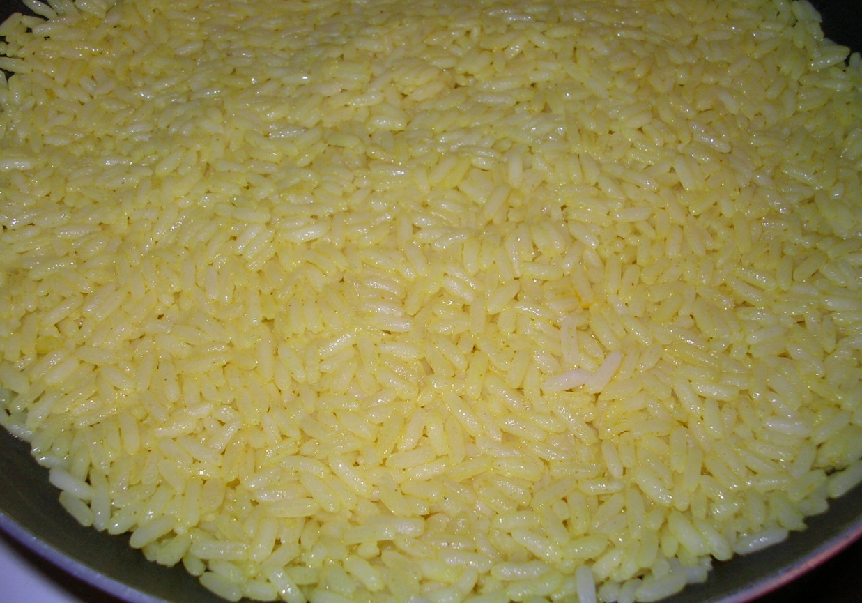 Ryż na maśle z kurkumą foto
