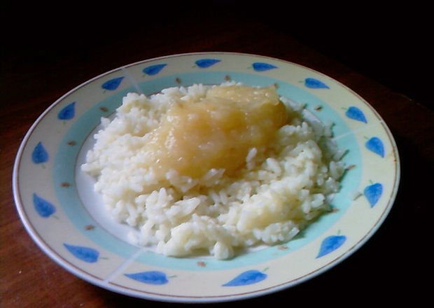 Fotografia przedstawiająca Ryż na mleku z jabłkami
