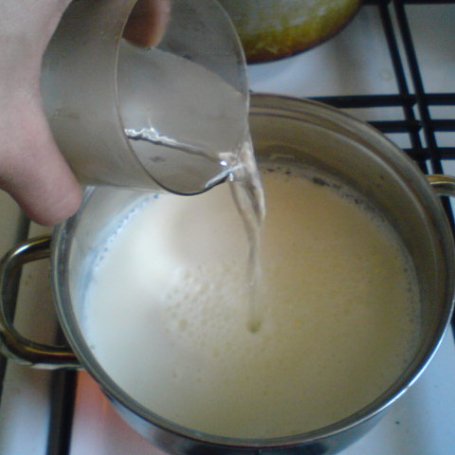 Krok 2 - Ryż na mleku z sosem wiśniowym foto