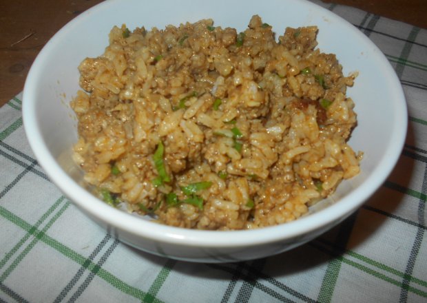 Fotografia przedstawiająca Ryż podsmażany z mięsem mielonym