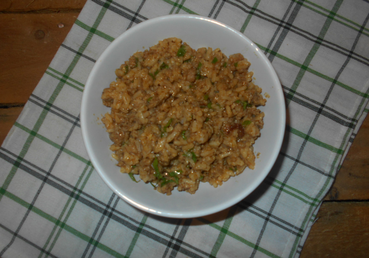 Ryż podsmażany z mięsem mielonym foto