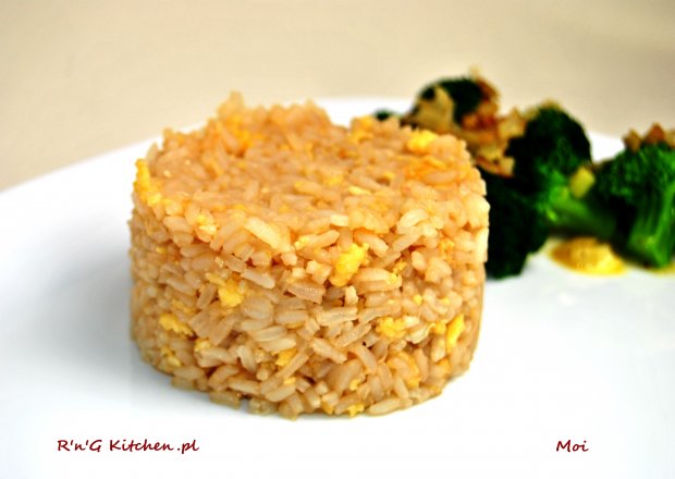 Fotografia przedstawiająca Ryż smażony z jajkiem