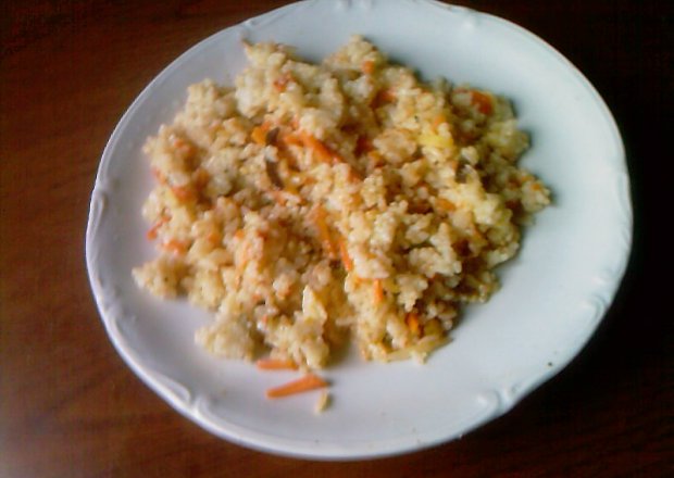 Fotografia przedstawiająca Ryż smażony z warzywami