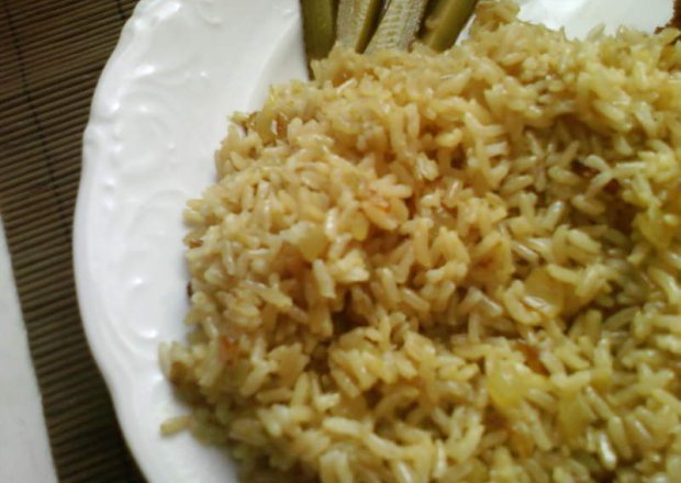 Fotografia przedstawiająca Ryż z cebulką i curry