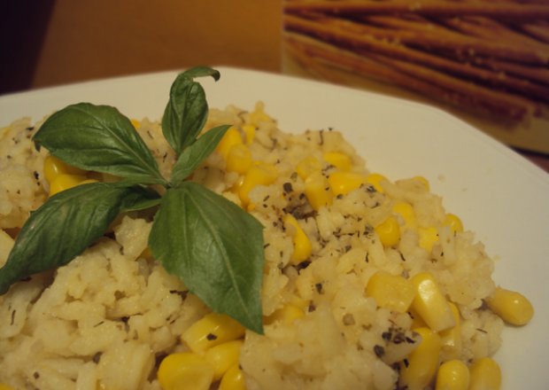 Fotografia przedstawiająca Ryż z curry i kukurydzą - do obiadu