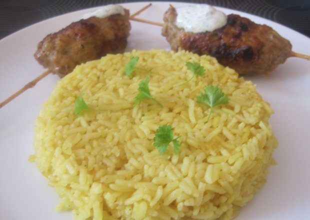 Fotografia przedstawiająca Ryż z curry jako dodatek