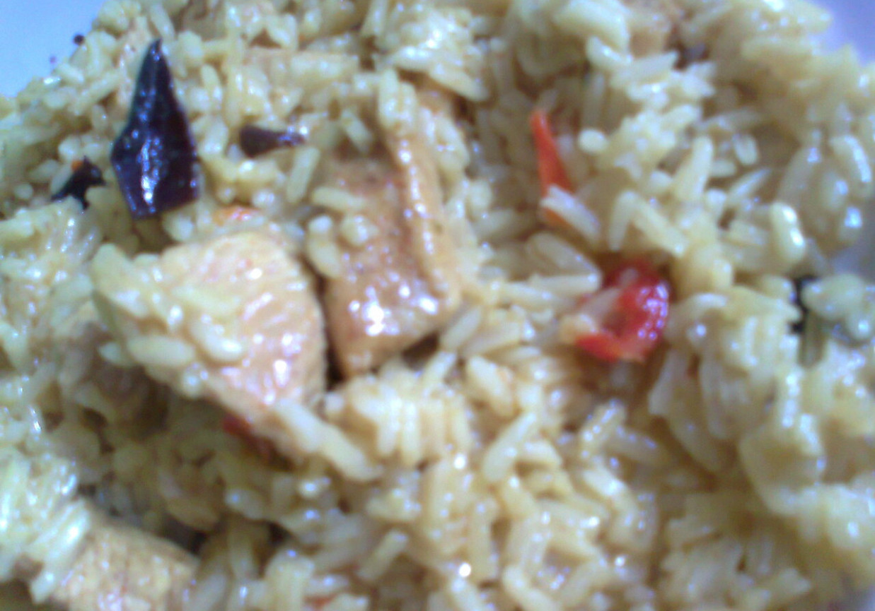 ryż z indykiem, kurkumą i przyprawą chińską foto
