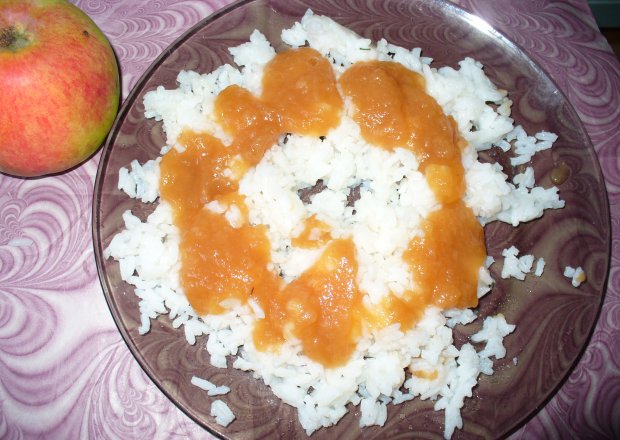 Fotografia przedstawiająca Ryż z jabłkami prażonymi