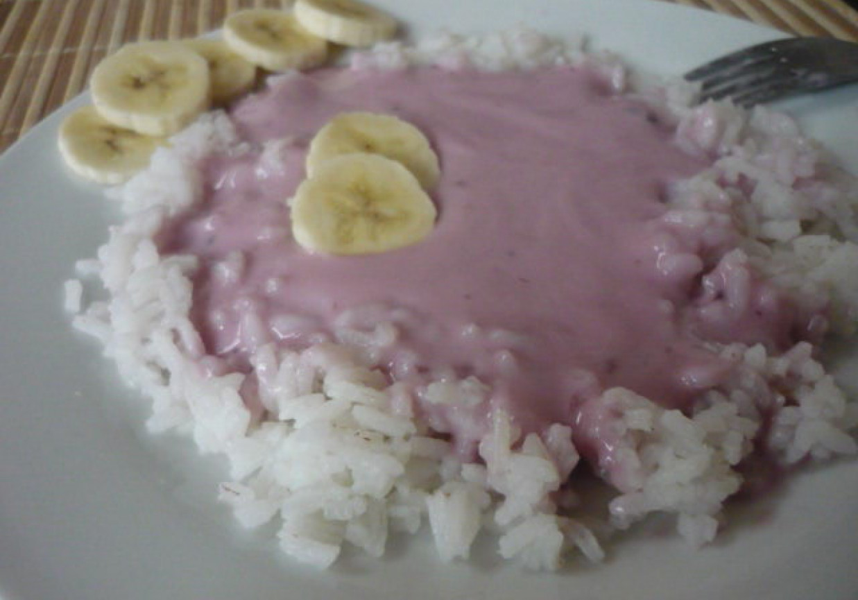 Ryż z jogurtem i bananami foto