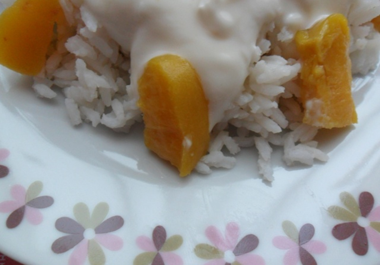 Ryż z jogurtem i brzoskwiniami foto