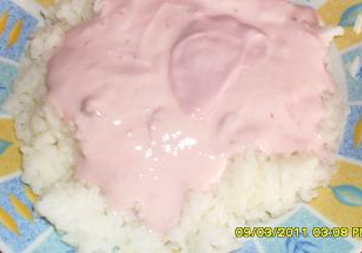 Ryż z jogurtem truskawkowym foto