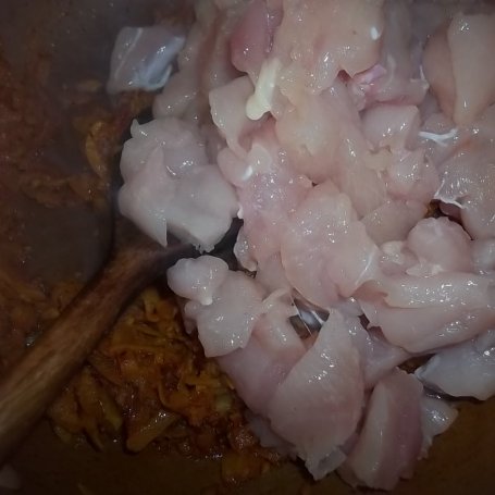 Krok 8 - Ryż z kurczakiem i cukinią foto
