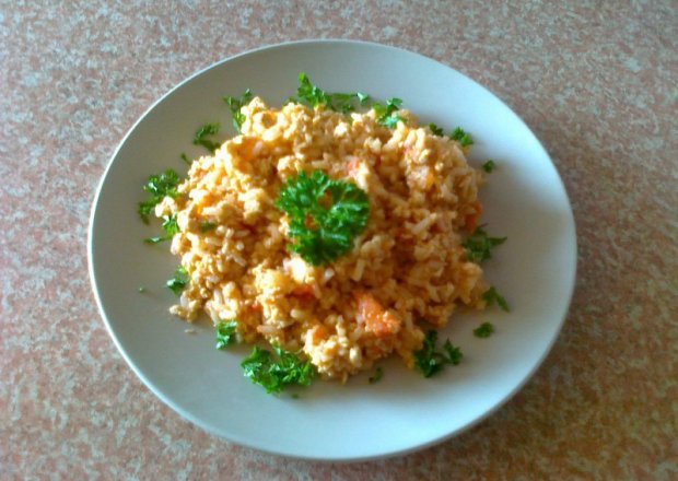 Fotografia przedstawiająca Ryż z kurczakiem i pomidorami