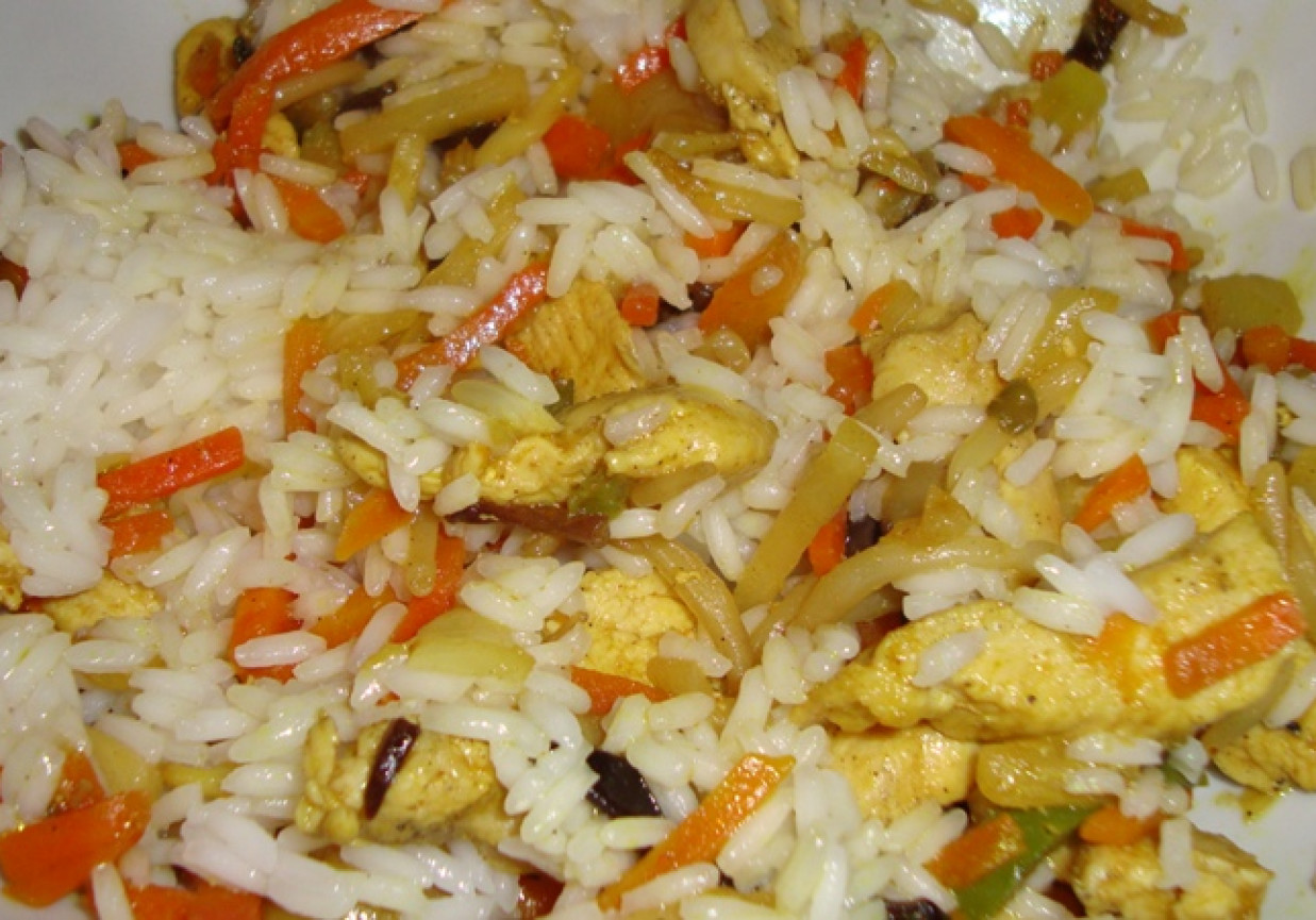 Ryż z kurczakiem i warzywną mieszanką chińską foto